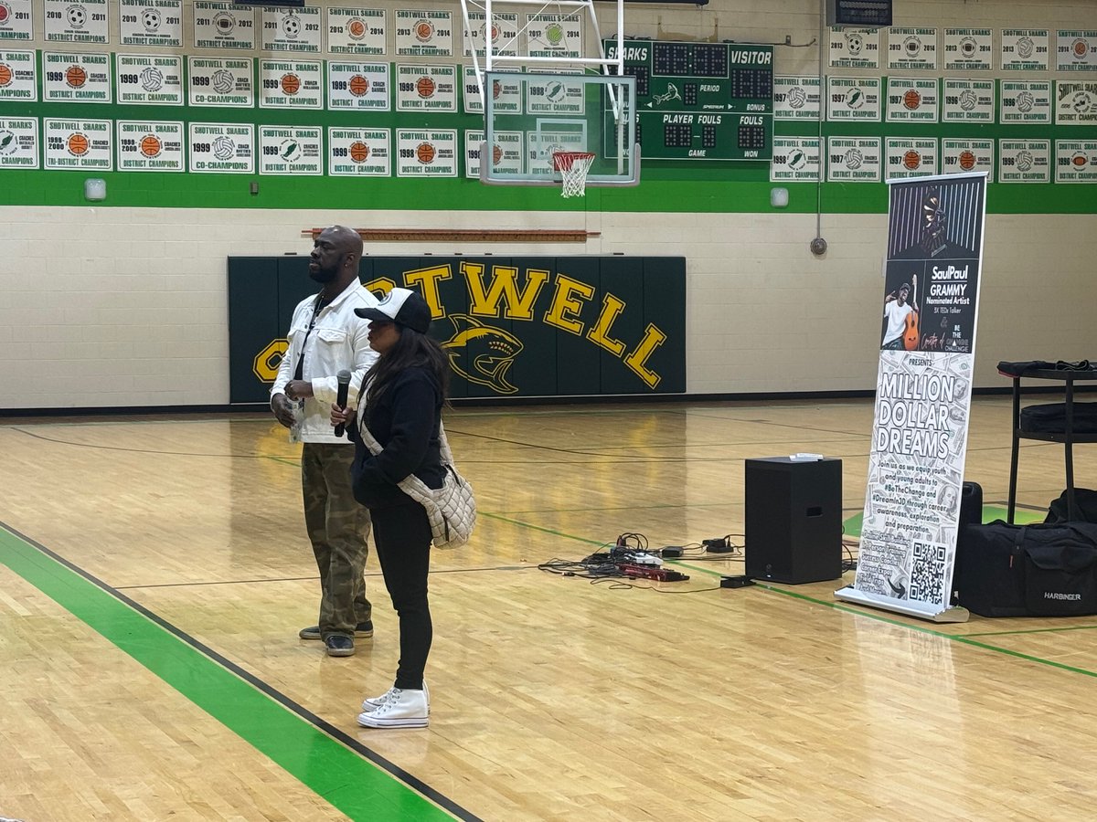 ShotwellMS_AISD's tweet photo. Awesome things are happening at Shotwell Middle School!! More photos from Career Day! 💚🦈💛 @DrKimJohnson07 @DrCrystalWatson https://t.co/a9YEfsqzxD