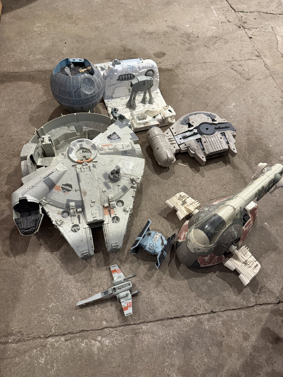 MiddlesexJunk's tweet photo. May the 4th Be with you!

These are just a small sample of the toys we are able to donate on a daily basis! https://t.co/qezSwa663n