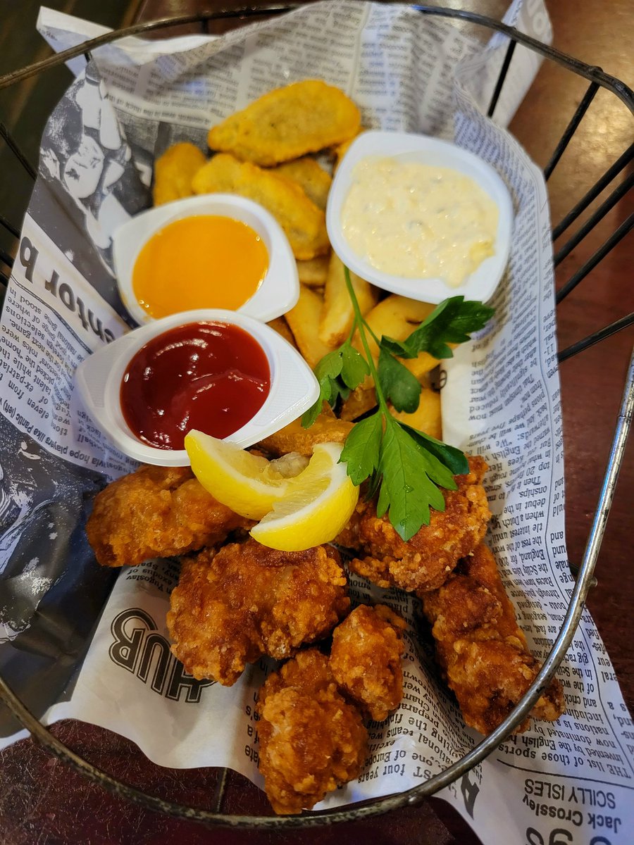yoshiyoronari's tweet image. 久しぶりにこちらのHUBで遅めの晩ご飯。
#京都 #四条烏丸
#HUB #ハブ
#京都サンガFC #京都サンガ
#佐藤響
#ビール
#フィッシュアンドチキンバスケット