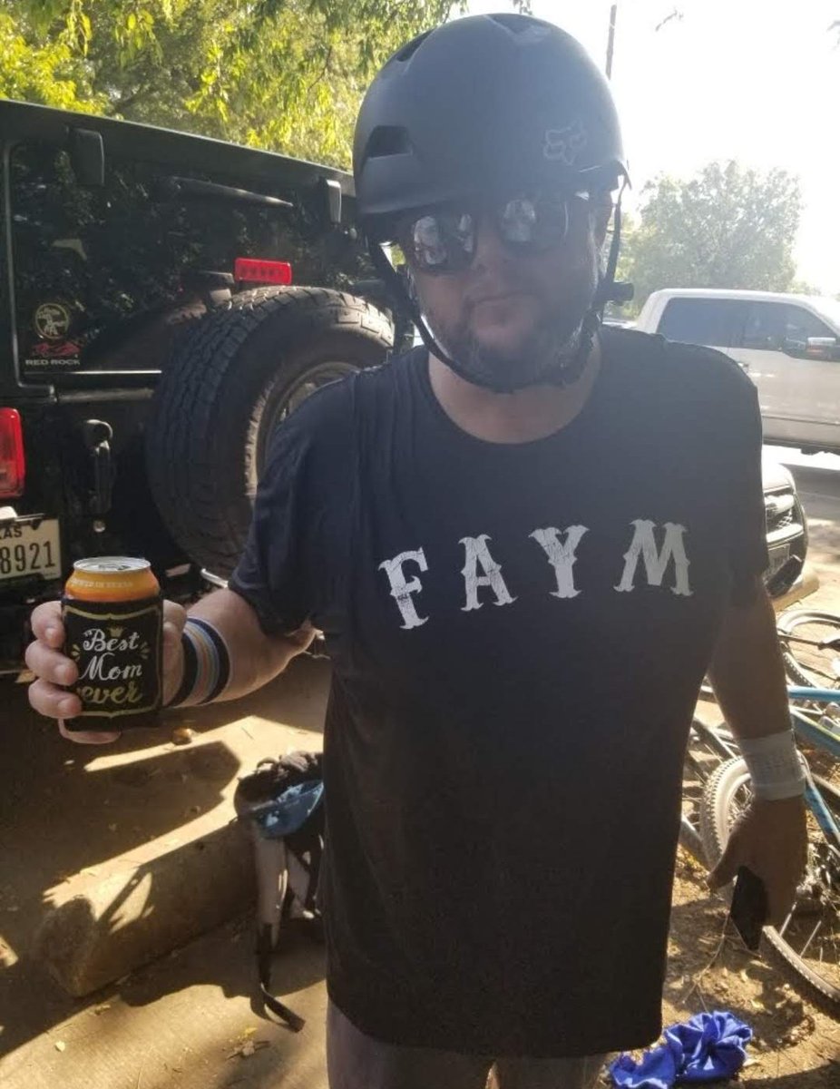 hypcollector's tweet photo. @RobSchneider The cootie bands lost a lot of credibility back then. Remember going to a Bob show in Dallas maskless, masks were suggested, not mandatory. 'Bout 1% were maskless going in, 50% going out. Sheep are sheep all over. Brother Bob played it perfect.
@Bob_Schneider
#FAYM https://t.co/koifFVd3PC