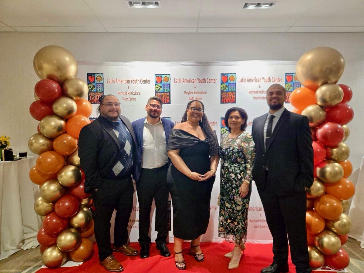 SkyPointFCU's tweet photo. Great night at LAYC’s annual gala.

Honoring the impact they continue to make for youth in our community and celebrating Millie Perez on 40 years and receiving the Lifetime Achievement Award.

Proud to support their mission.

#Community #CreditUnion #WeMakeBankingSimple https://t.co/2XZks05t46