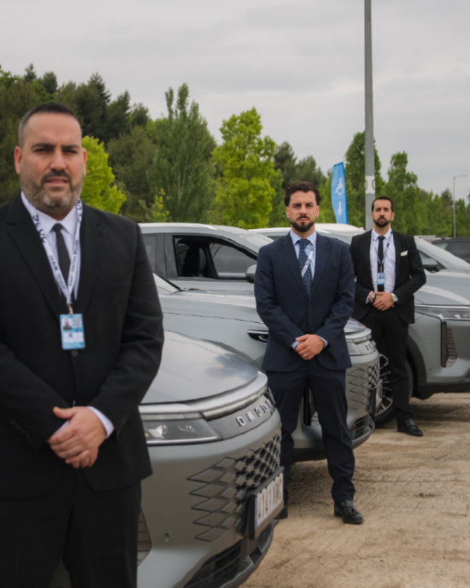 workoutevents's tweet photo. 🎾 Este año, hemos vuelto al Mutua Madrid Open con conductores encargados de los traslados VIP. En el evento, también participaron nuestros azafatos, personal de montaje y pisteros, entre otros profesionales. 

🔗 https://t.co/E9hiSV4ZU4 https://t.co/5CayhqrFbS