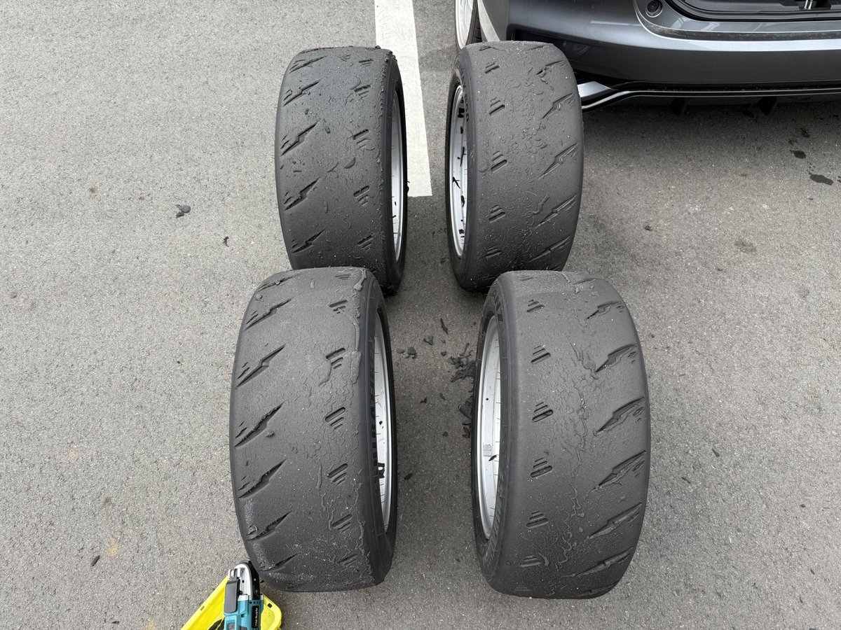 tom_gk5's tweet photo. GTCCサーキットチャレンジ日光

40.872 

今回は初のシバタイヤR50 T9β履いてみました！
感想はコースイン1発目がタイムが出る印象でエア圧は色々試してみて個人的には低めの方が使いやすかったです。
タイヤも減りにくいのでこれからの時期にはいいタイヤだと思います。 https://t.co/6cs0L1NdTR