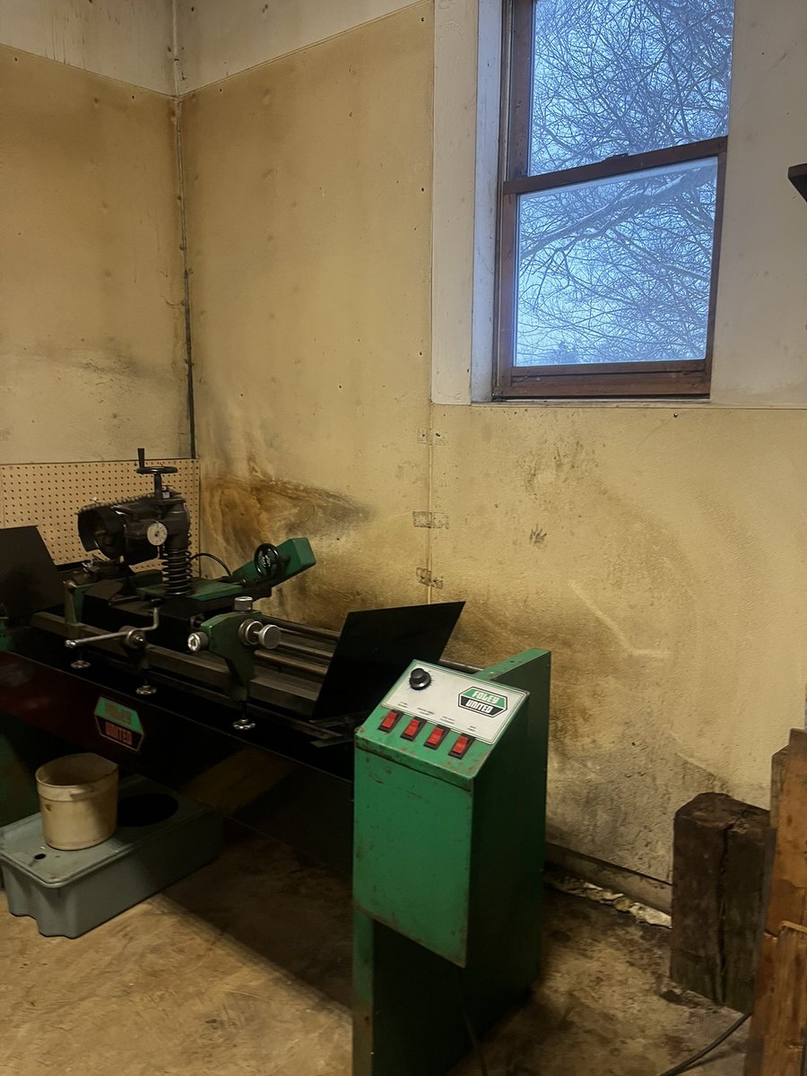 ENemtuda's tweet photo. Before and afters, spent the last couple months on a much needed refresh of our grinding room. Working on rebuilding our ancient bedknife grinder and implementing a sustainable reels maintenance program. Nothings better than a clean and organized working space! Also featuring the famous “cutline is queen” sticker!