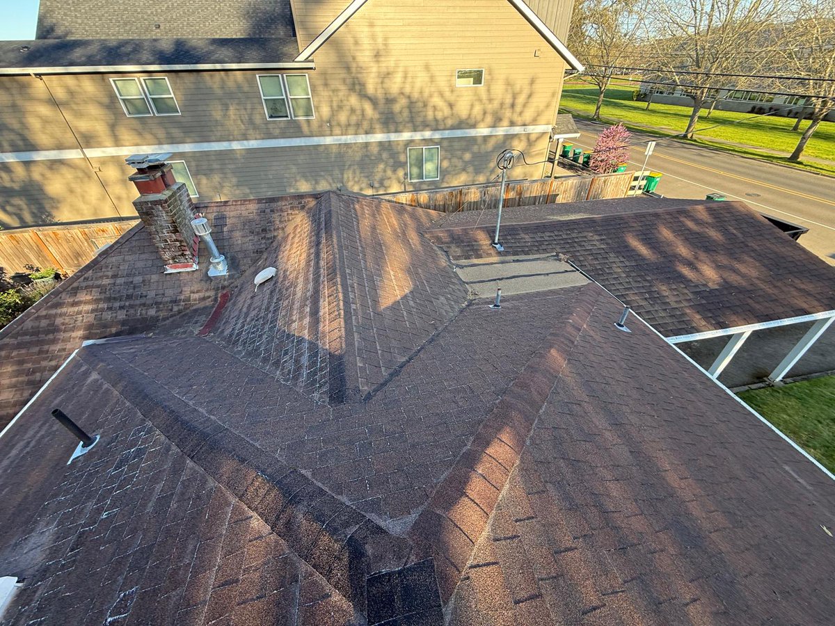 WoodNw70694's tweet image. ✨Excellence in Roofing Services ✨
Our services:
✅Roofing Repair
✅New Construction
✅Roof Replacement
✅Rain Gutter Installation
✅Skylight Installation
📞:503-676-7879
🕑 Monday – Saturday, 8:00 AM – 5:00 PM
#RoofingExperts #RoofRepairs #RoofInstallation #SkylightInstallation