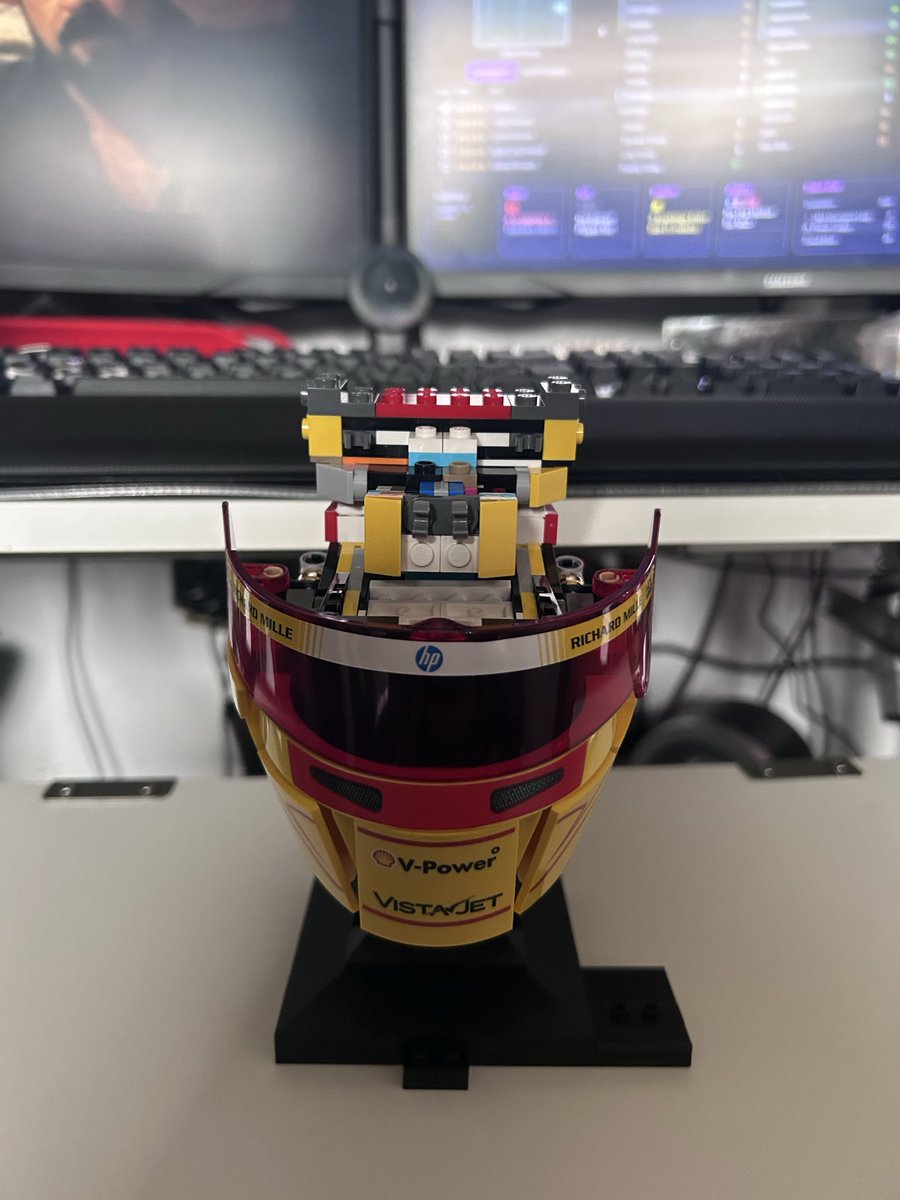 LfcNeigs's tweet photo. Half way point #Lego #LewisHamilton #LegoEditions #F1 https://t.co/j6UVIiwlni