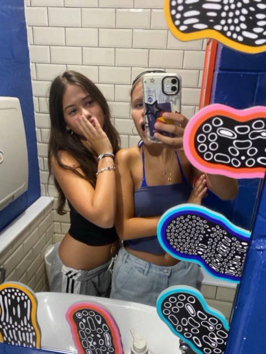 Emily 🍑 tweet media