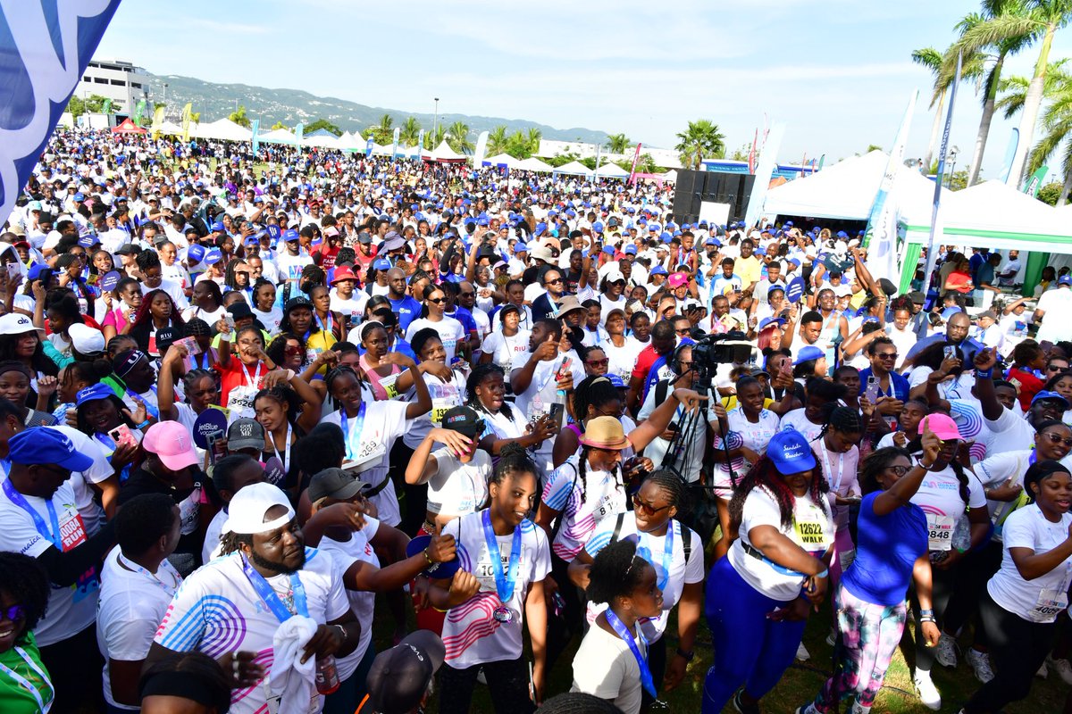 DigicelFdnJA's tweet photo. At the Jill Stewart MoBay City Run, we handed over J$2.5 million to Maggotty High School as part of our Hurricane Relief Grants for schools in western Jamaica. 

The run, held on May 3, aimed to raise J$10 million in support of schools across the region. https://t.co/ckDZdDIpX8