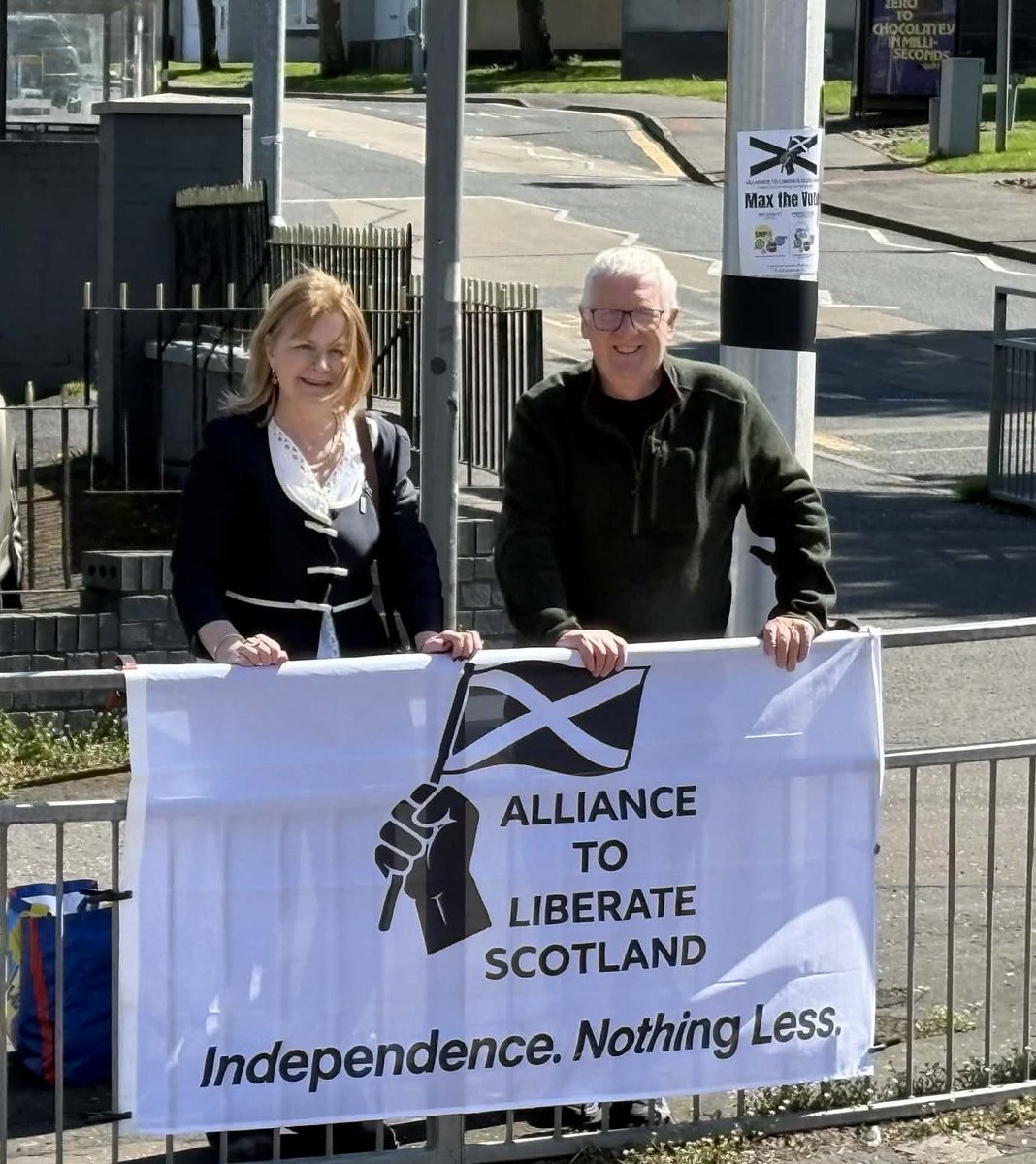 mickbrick54's tweet photo. #AllianceToLiberateScotland
 Campaigning with @DougChapmanSCO in Rosyth #IndependenceNothingLess https://t.co/AIRuqshTKt
