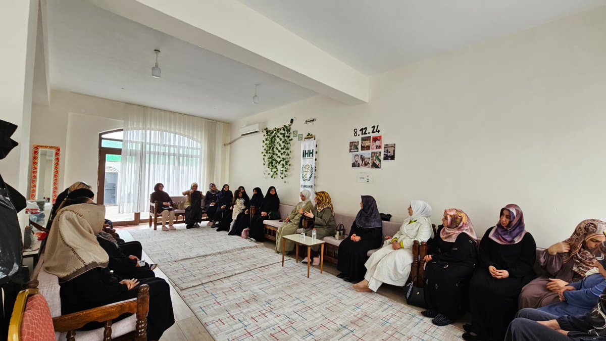 Memursendyrbkr's tweet photo. Diyarbakır STK Kadın Temsilcileri olarak,Fıtratın Tahribatı konulu aylık toplantımızı 
İhh ev sahipliğinde gerçekleştirdik. 
Emeği geçen herkese teşekkür ederiz. https://t.co/YR2nbQFt1f