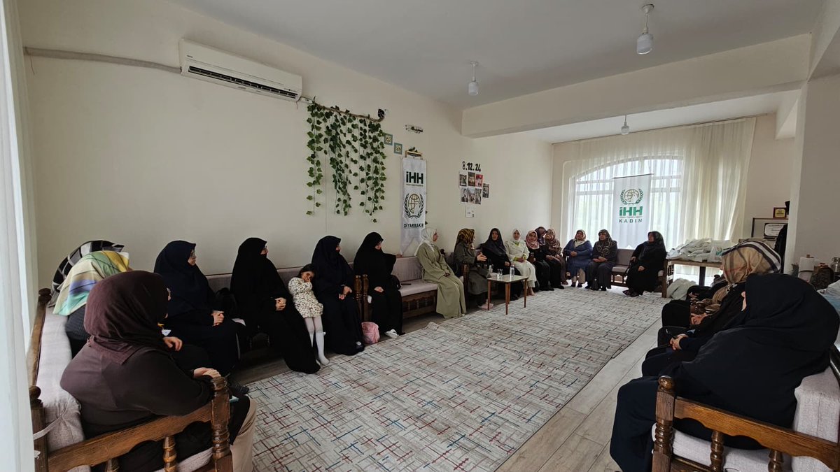 Memursendyrbkr's tweet photo. Diyarbakır STK Kadın Temsilcileri olarak,Fıtratın Tahribatı konulu aylık toplantımızı 
İhh ev sahipliğinde gerçekleştirdik. 
Emeği geçen herkese teşekkür ederiz. https://t.co/YR2nbQFt1f