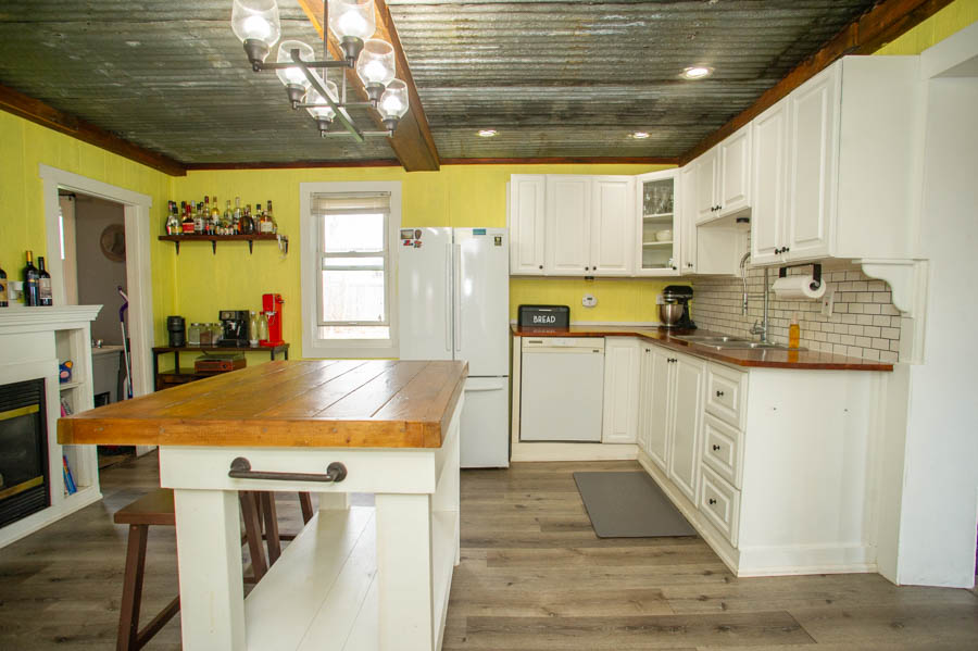 TeamKateAgents's tweet image. #ForSale! Welcome to 47 Simcoe Street in Scotland, Ontario! This adorable home offers 4 bedrooms, 2 bathrooms and almost 1700 sq ft set on a third of an acre lot! Listed at $539,900.
#RealEstate #Brantford

Revel Realty Inc. - The Kate Broddick Team
Kate Broddick - Sales Rep