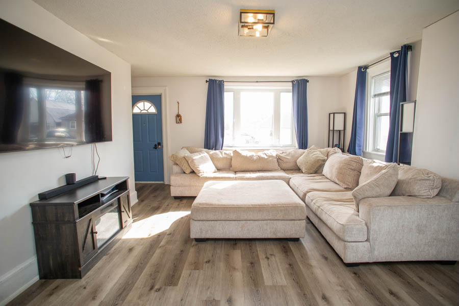 TeamKateAgents's tweet image. #ForSale! Welcome to 47 Simcoe Street in Scotland, Ontario! This adorable home offers 4 bedrooms, 2 bathrooms and almost 1700 sq ft set on a third of an acre lot! Listed at $539,900.
#RealEstate #Brantford

Revel Realty Inc. - The Kate Broddick Team
Kate Broddick - Sales Rep