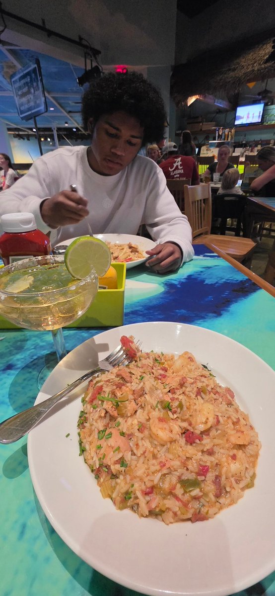Jvillesfinest's tweet image. Sometimes its nice to treat yourself for an early b day and have my there son to enjoy it! #Orlando #weekendgetaway