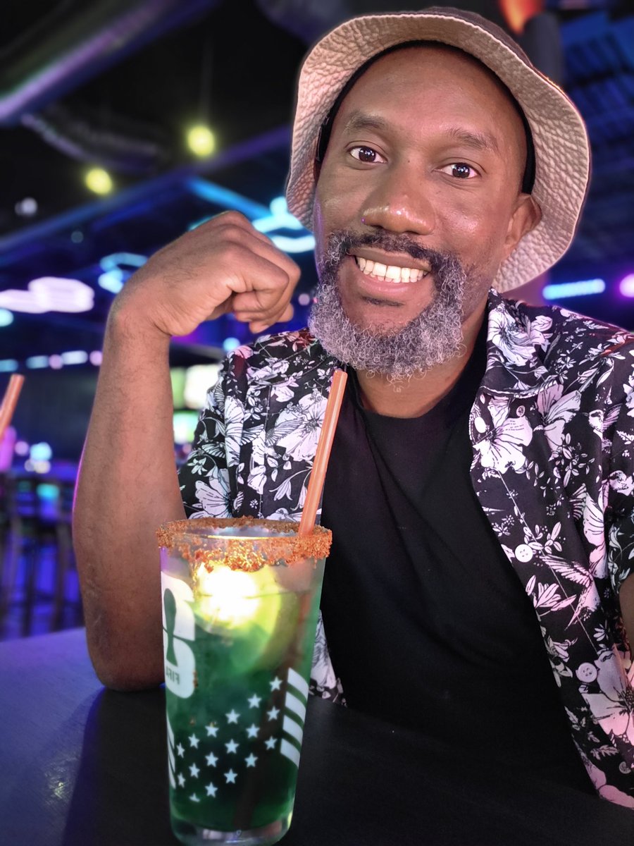 Jvillesfinest's tweet image. Sometimes its nice to treat yourself for an early b day and have my there son to enjoy it! #Orlando #weekendgetaway