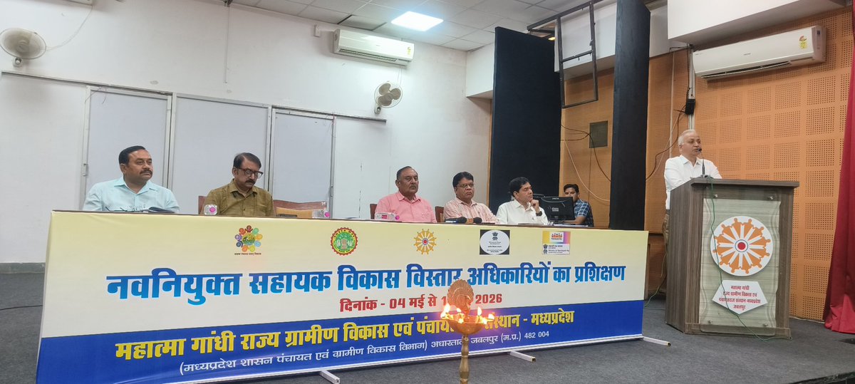 Rajkumardamoh07's tweet photo. महात्मा गांधी राज्य ग्रामीण विकास एवं पंचायत राज संस्थान #MGSIRD जबलपुर में दिनांक 4 से 14 मई 2026 तक आयोजित नवनियुक्त सहायक विकास विस्तार अधिकारियों (ADEO) के प्रशिक्षण का शुभारंभ संस्थान के संचालक श्री अरविंद यादव जी द्वारा किया गया। https://t.co/ZuXB3P34TH