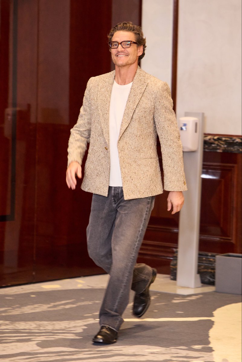 Pedro Pascal Daily tweet media