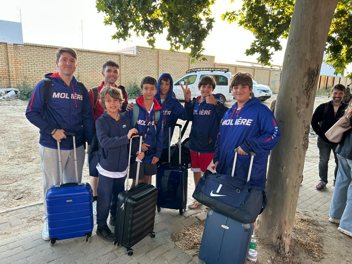 cbmoliere's tweet photo. Nuestros minis ya van camino de Torremolinos para jugar la FASE FINAL DE LA LIGA LED 2026

¡A DISFRUTAR! 💙🤍❤️🏀🏀 https://t.co/iR6sK4Wqhy