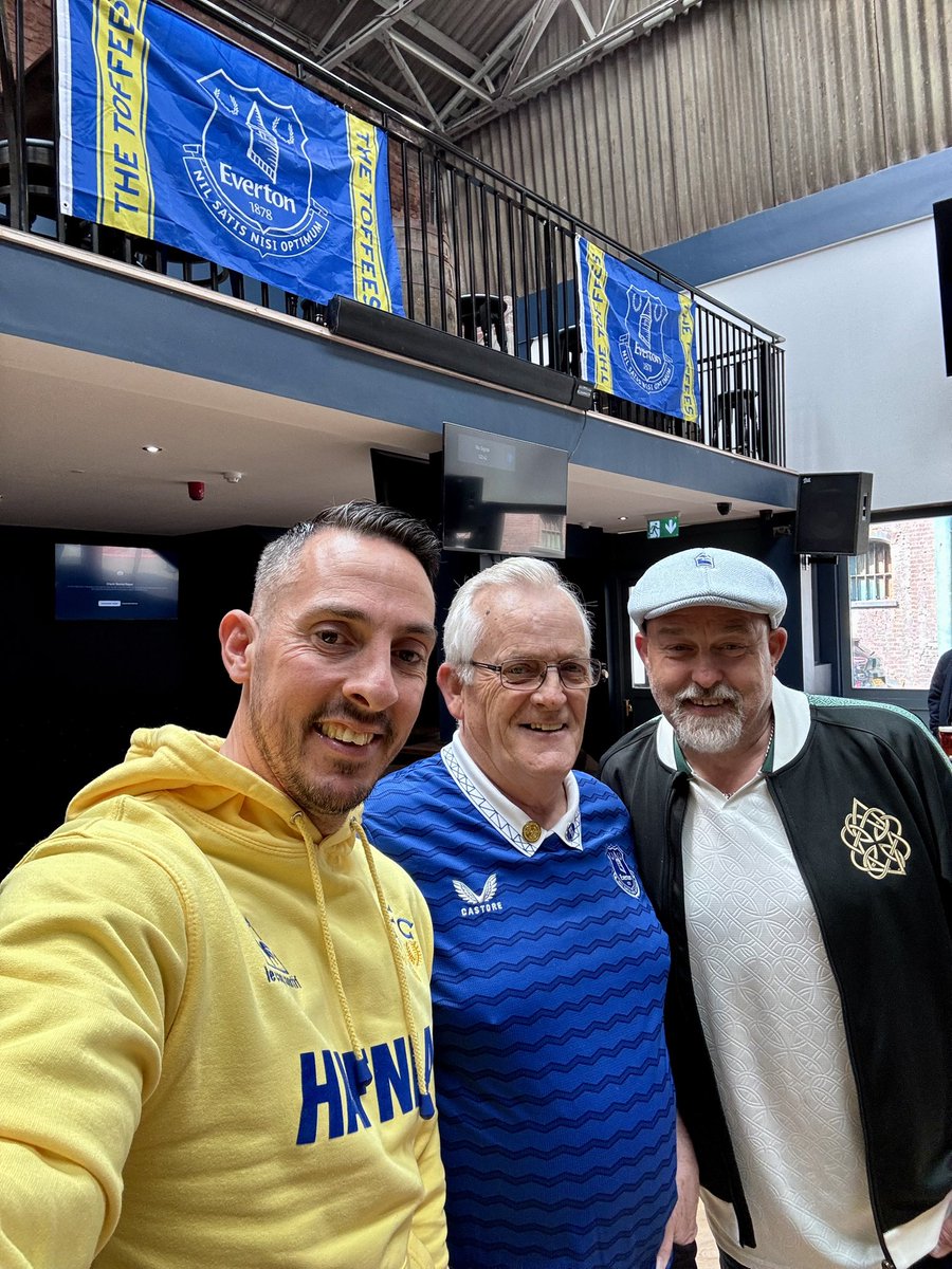 boxy27's tweet photo. Can we do a typical Everton thing get beat by West Ham and then go and beat City! Let’s hope! UTFT 💛🖤

#Everton https://t.co/mXtpCg5Czb