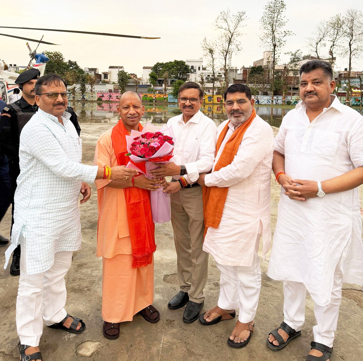 Yogi Adityanath Office tweet media