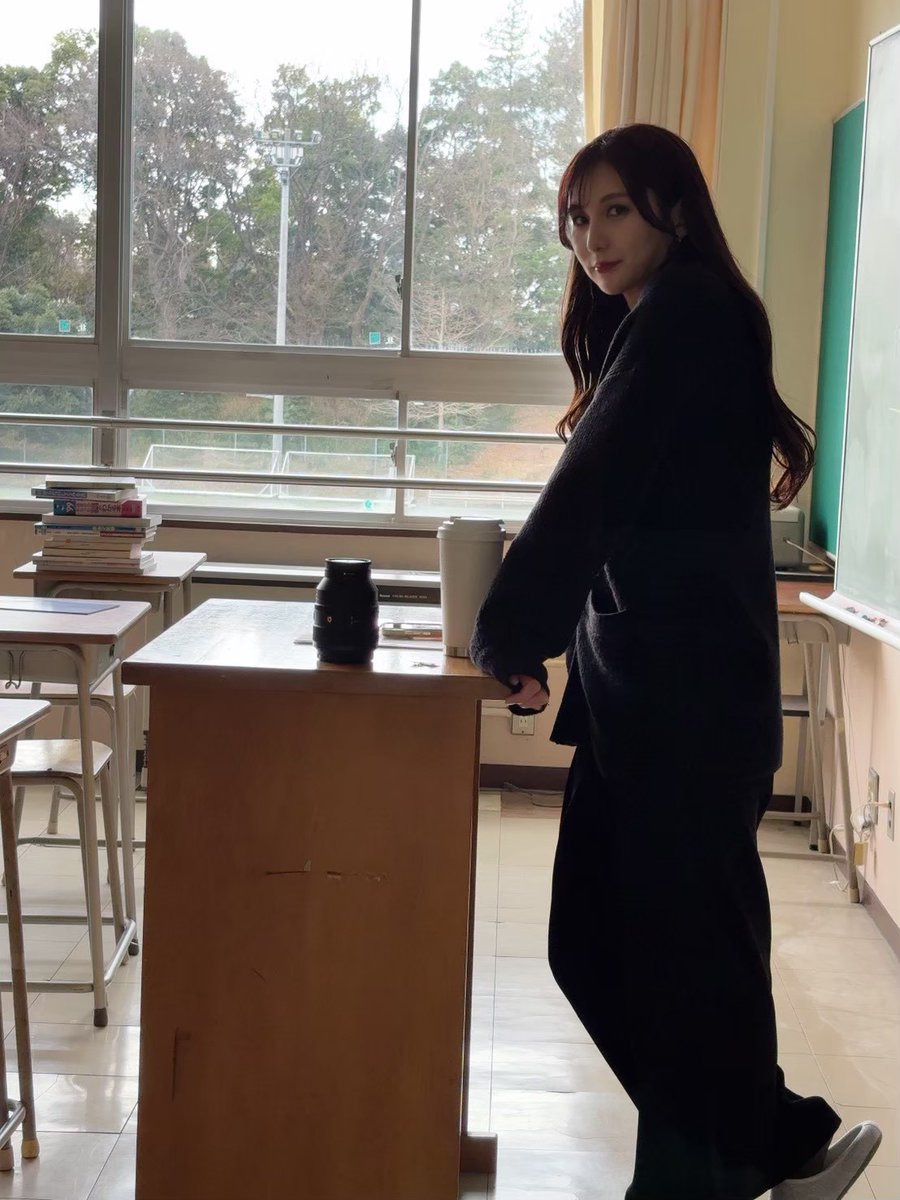 BLUEROSE_model's tweet photo. TikTok新ショートドラマ『教室の声』
本日5月4日（月）更新しました
『ホストに行ってた』
https://t.co/FJ6rt5WsAi
★教室から聞こえる、リアルな本音。
泣いて笑って考えてバトって…
青春の声を、もう一度。
お楽しみに😁
#ショートドラマ
#ショートフィルム https://t.co/2UgwYCofLi