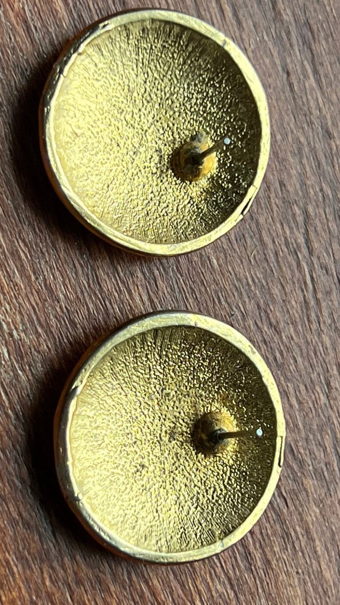 rkhan948's tweet image. Elevate your style with our Vintage black and yellow gold tone enamel round earrings for just ₹5000. Modern elegance awaits you! #MidCenturyJewelry #VintageStyle

Shop Now drivebys.myshopify.com/products/vinta…