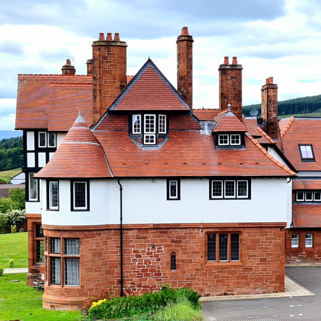 is_glasgow's tweet image. If you visit Mackintosh's Hill House in Helensburgh, it's always worth taking the time to look at some of the rather wonderful buildings in the local area. This includes the neighbouring Morar House.  

Cont./

#glasgow #helensburgh #architecture #architecturephotography