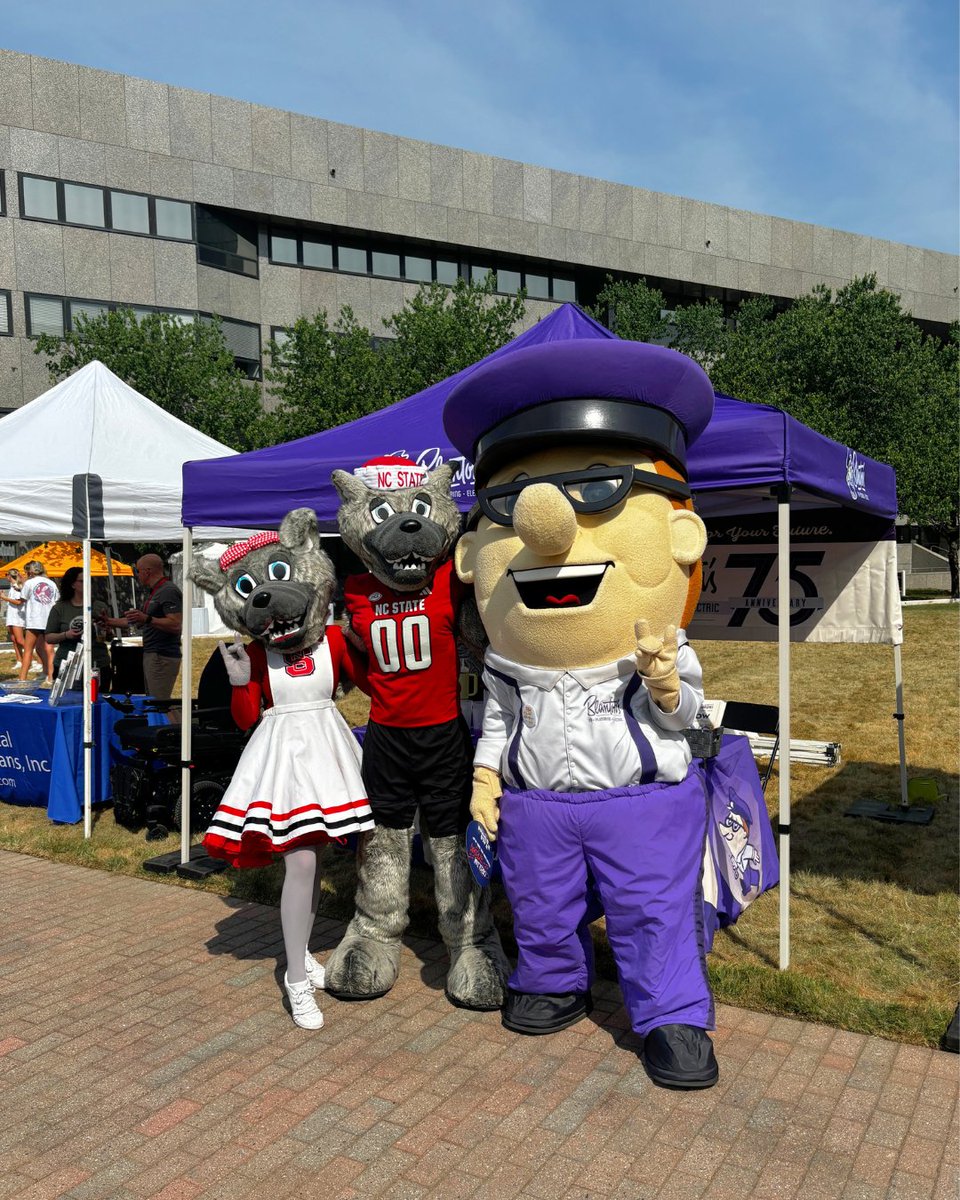 blantonsair's tweet photo. Photo dump from last weekend at the ALS walk 📸 

College mascots, an iconic weatherman, and a lot of people out walking, cheering, and showing support.

Grateful for everyone who came out. See you next year. 💜 https://t.co/lngODk9BiB