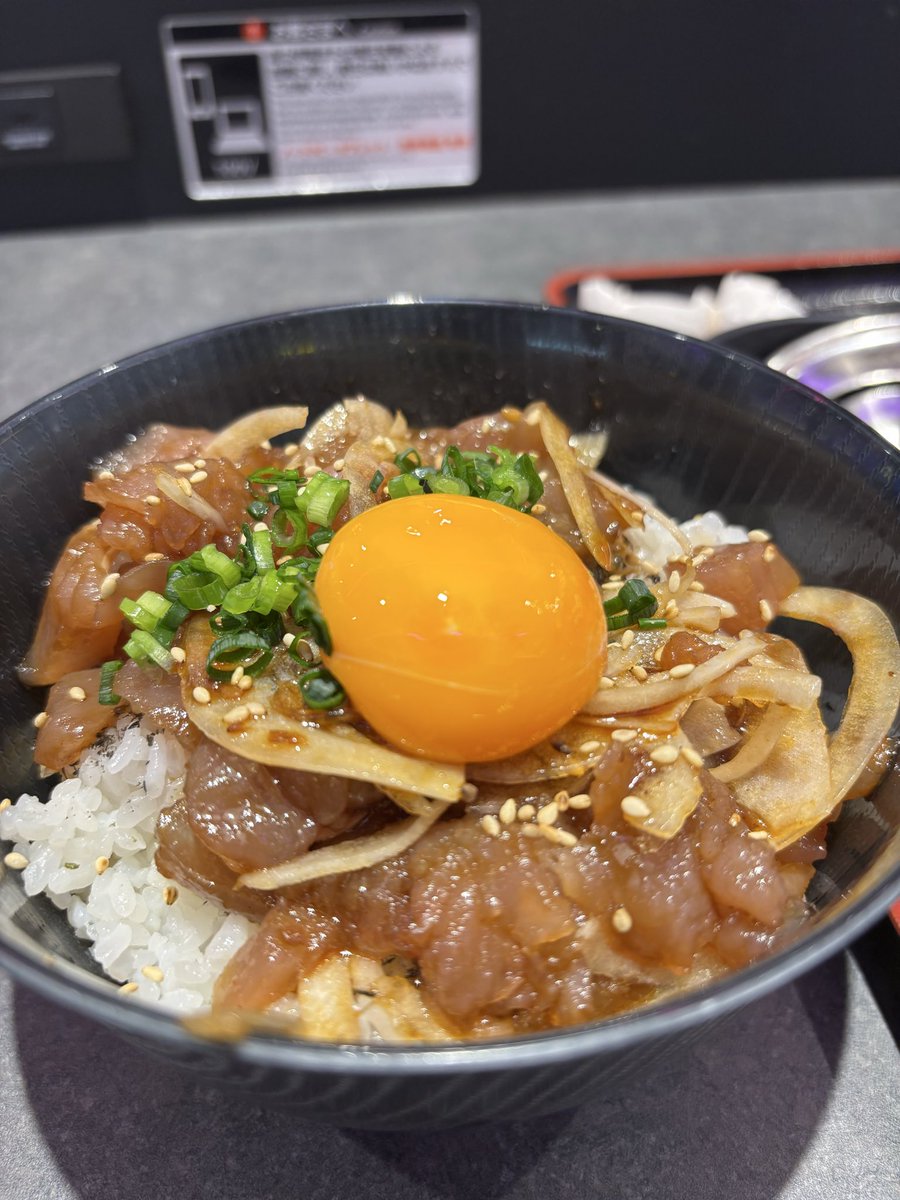 minaduki_web's tweet photo. 今日は仙台駅周辺でまったり活動。
朝6時から空いているスパに行って、岩盤浴2時間半！
温泉で肌はツルツル(￣▽￣)
明日から盛岡！
盛岡冷麺を絶対食べるぞー！
朝食はアサイーボウルで昼は地魚の漬けユッケ丼。夜は軽く屋台で売ってた割高石窯焼きピザ🍕
なんだかんだ堪能してるなぁ♪ https://t.co/BAZQy7kbQn