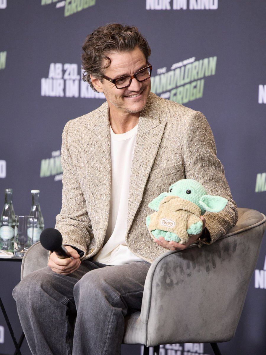 Pedro Pascal Daily tweet media