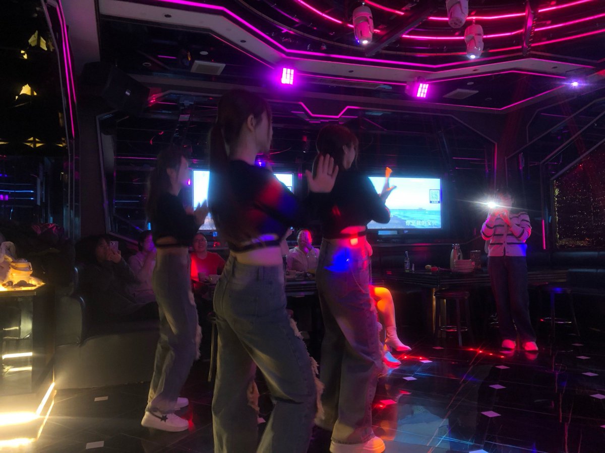 WORDLOVER2's tweet image. Unleash your inner star!  Grab mics, belt out favorites, and make memories at [KTV Name]—your ultimate night-out spot! #KTVVibes #SingLoud #GoodTimes