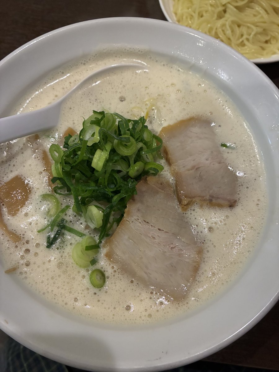 なかやまん tweet media