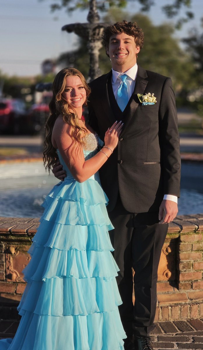 BILLYDUNN2026's tweet photo. Senior prom is a wrap! Next up graduation, and off to South Carolina to get to work, can't wait!!!!!
#IREFUSETOBEOUTWORKED #NOTHINGEASY #NODAYSOFF #NOEXCUSES #QB1 @CoachClayton75 @FeJohnson33
@AlwaysM12 @coachjimvert @Dale_Dowden @PlayBookAthlete
@dowork_sports @EscambiaFb @raisingchamps_
@prophecyath @SouthernCharmSp @Rivals
@BLester1993 @Hwcoats @Andy_Villamarzo
@bench424nmore @PrepRedzoneFL @Dwight_XOS
@DanLaForestFB @JxhnDunn @draftjm13
@CoachRMatthews @ChalupaBatmaan @THEPLATFORMDR @larryblustein @JohnGarcia_Jr
@s_b_sports1 @HallTechSports1 @MikeBennett3610
@Def_Coach @RecruitMatador @GBRRecruits
@mosesk225 @AGEDITS32 @BallCoachHP
@RealNews102 @5StarScouting @HS_Next_Stop
@QBHitList @yogflorida7v7 @TheQBAdvantage
@MrWayneJohnson @Rivals @BALLERSCHOICE
@whosupnext23 @Stan1HoustonAlt @CaryMoyer