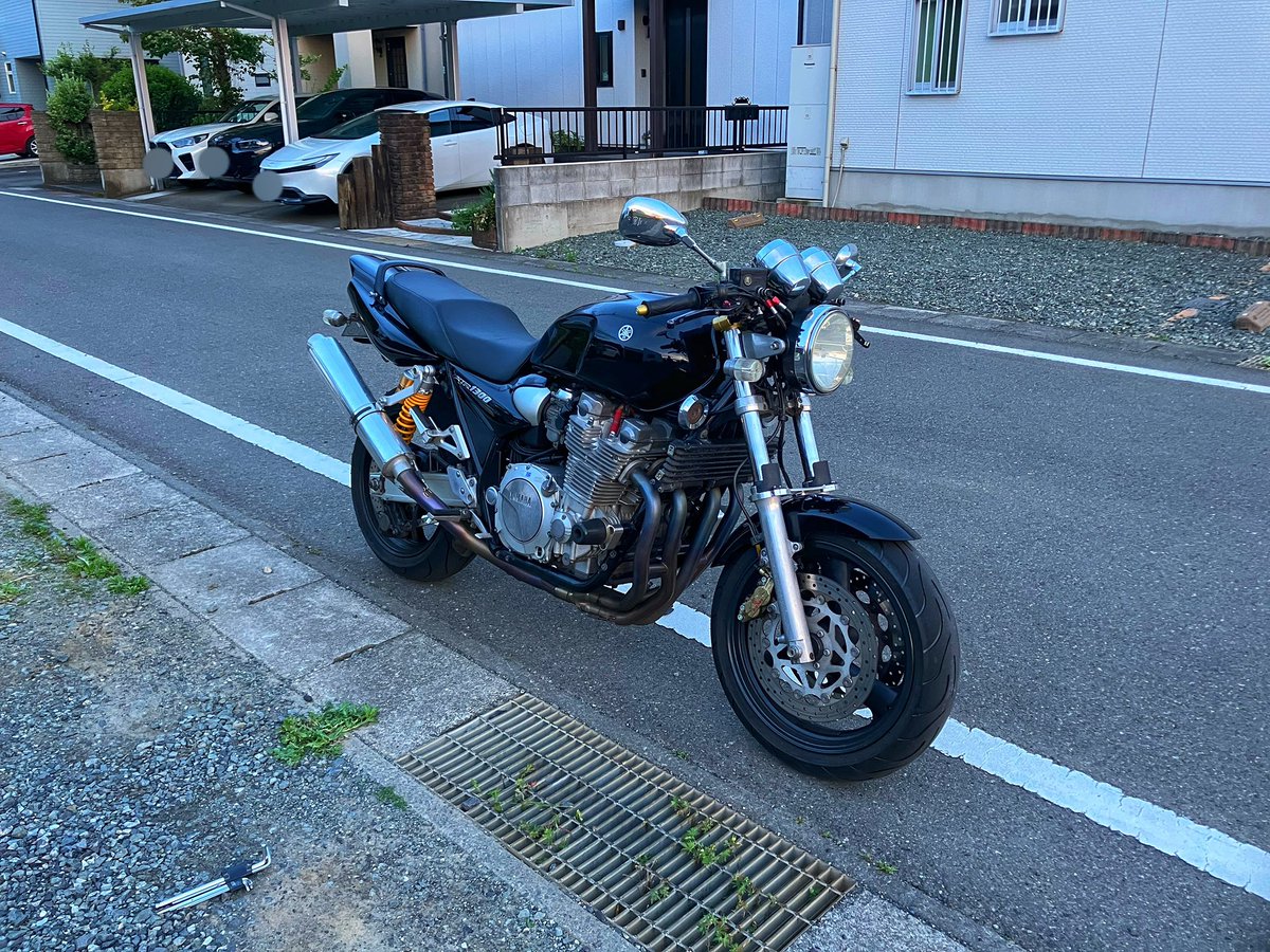 dam_RN23N's tweet photo. 伊豆ツーリング(2日目)
朝目を覚ましたら台風並みに風が吹いていてバイクで帰れるか心配になるレベルだった💧なんとか出発して途中ヤツレンのソフトクリームを食べて高速に乗って帰宅。疲れたけど良い旅でした😊しかしながらXJRのハンドルは要調整か交換だなぁ。さすがに肩が痛すぎw
(2026/5/4) https://t.co/S7RwNSaRVP