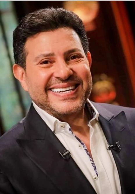 MilanoSt916's tweet photo. رحيل الفنان #هانى_شاكر  بعد معاناة مع المرض ,, إلى رحمة الله ومغفرته .
🔷 بعد إستئصال كامل للقولون أصبحت الحالة صعبة ��لغاية .. لا أعرف تطور حالة #هانى_شاكر لكن فى مثل هذه الحالات يتم عمل إنبوب خارج البطن متصل مع كيس بلاستيكي خارجي للفضلات , أحياناً يكون الموت راحة من كل شر .
#مصر https://t.co/9eqqyewDXA
