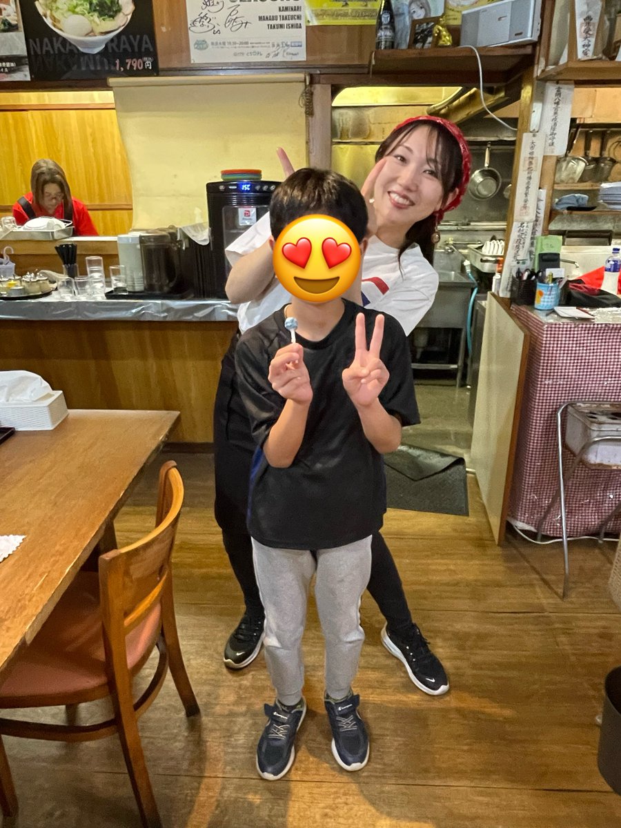 miata021's tweet photo. 中村家看板娘Day😊
カレーラーメン白髪ねぎ乗せ&amp;ミニチャ丼
この組み合わせが大好きです😍

小3息子はお子様ラーメン&amp;ミニチャ丼 
ついにミニ丼付😅
よく食べる息子です😓

息子が学童野球に入ったらイベントに行ける日は減るけど、可能な限り会いに行きますね💖

ご馳走様でした😋

#中村家
#山口あや https://t.co/kFrCSeSFdj