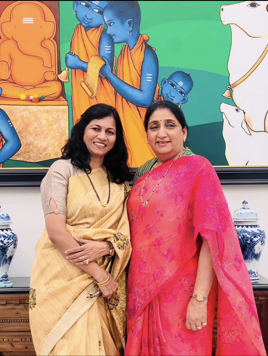 Ghare_Speaks's tweet image. राज्याच्या उपमुख्यमंत्री आदरणीय सुनेत्रावहिनी अजितदादा पवार
यांची बारामती विधानसभा पोटनिवडणूकीत मोठ्या मताधिक्याने विजयी झाल्याबद्दल हार्दिक अभिनंदन ! 

#baramati #विजयी #Congratulations 💐👏 @SunetraA_Pawar @SP_OfficialTeam