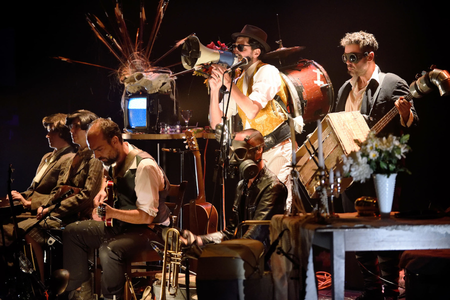 CulturaAND's tweet image. #PlanCCUL | El Teatro Cánovas #Málaga recibe al colectivo canadiense L’Orchestre d’Hommes-Orchestres con su propuesta 'Performs Tom Waits'.

🎶 Una reinterpretación libre de la música del icónico Tom Waits.

7-8MAYO

➕  ℹ️ lajunta.es/6ecn6