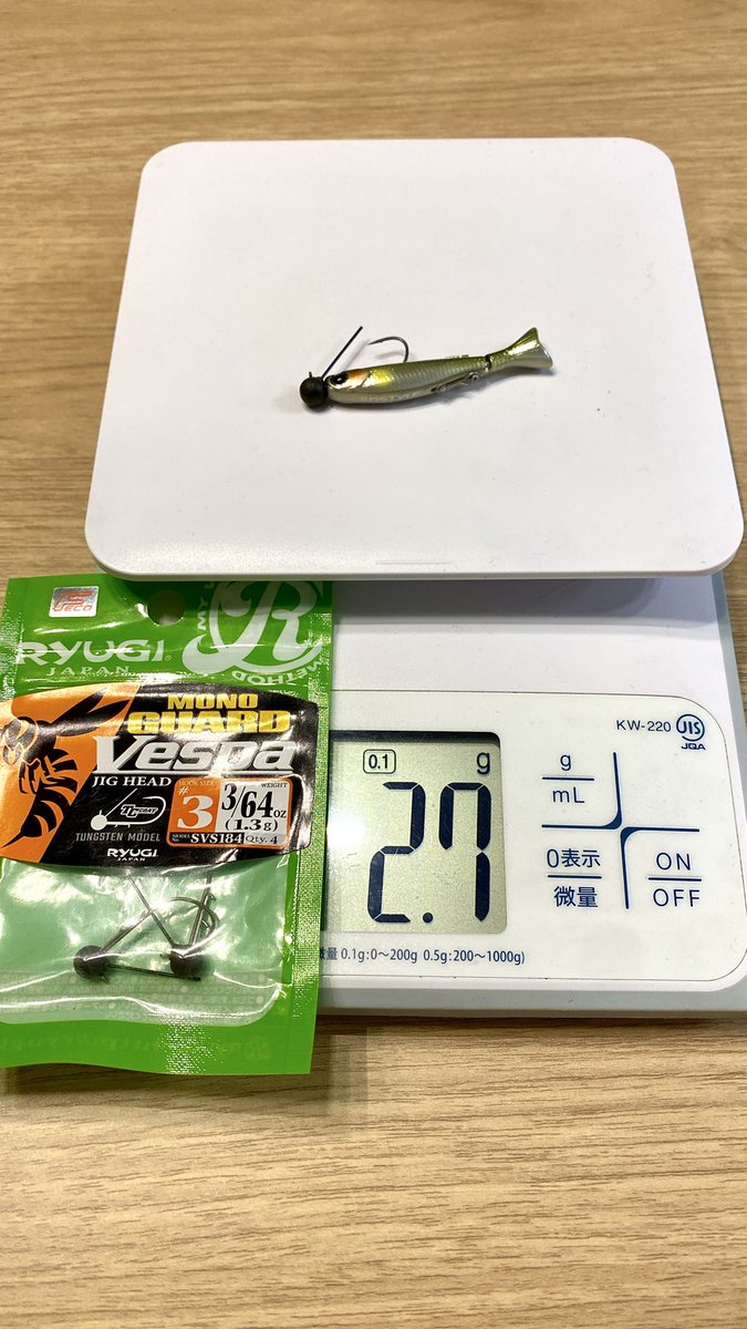 FHS_Owner's tweet photo. ヴィローラハードに鉤固定用の
穴が開いてなかったので
開けて水平出してみました😊（糸で固定）
箱だしは50,60共にかなり頭下がりでした
50は0.1g、60は0.2g位の
板おもりを後方セットで良い感じでした👍
ルアーは色でも重さに
違いが出ることもあるのでご参考までにで
#Jackall #DSTYLE #VirolaHard https://t.co/shnCn2H1QA