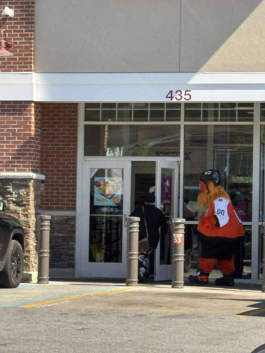 poulinsflakjakt's tweet photo. gritty never knew what a good Wawa hoagie tasted like when they used to slice the meat https://t.co/1mN828ma0V