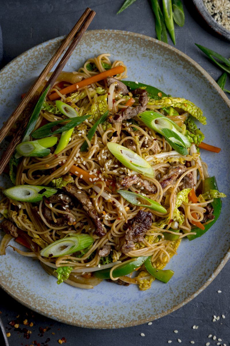 KitchenSanc2ary's tweet image. Tender steak strips with chow mein noodles and vegetables in a tasty stir-fry sauce. A quick dinner that everyone loves!
kitchensanctuary.com/beef-chow-mein/
#Foodie #noodles #quickrecipe
