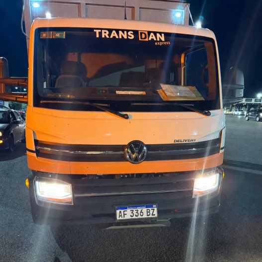 InfoCNRT's tweet photo. 🚫 Alcoholemia positiva y papeles vencidos

🚛 Un camionero fue desafectado por CNRT cuando se disponía a trasladar mercadería hacia Villa Gesell con graves irregularidades: el test de alcoholemia arrojó resultado positivo y el vehículo circulaba con la documentación vencida. ⛔ https://t.co/16nCumDEcB
