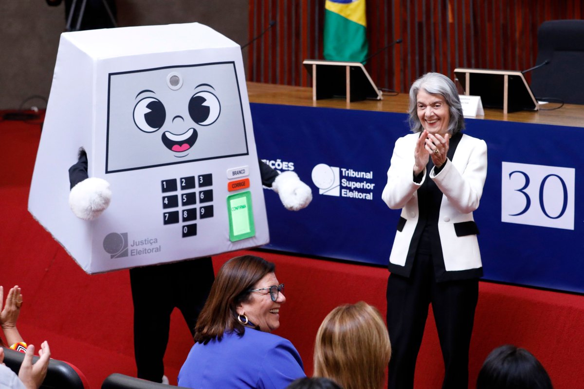 Eixo Político tweet media