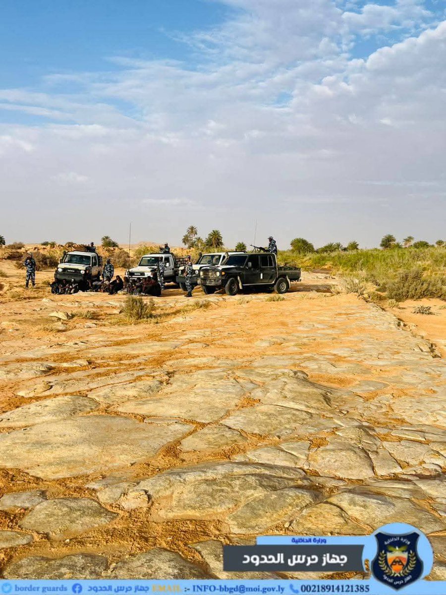 rgowans's tweet image. 1/2 #Libya 01.05.26 - Libyan Border Guard (MoI) during desert patrols in Al-Qurayyat Security Sector apprehended 19 undocumented #migrants of different sub-Saharan nationalities. All transferred to LBG HQ pending DCIM notification. #migrantcrisis #DontTakeToTheSea #seenotrettung