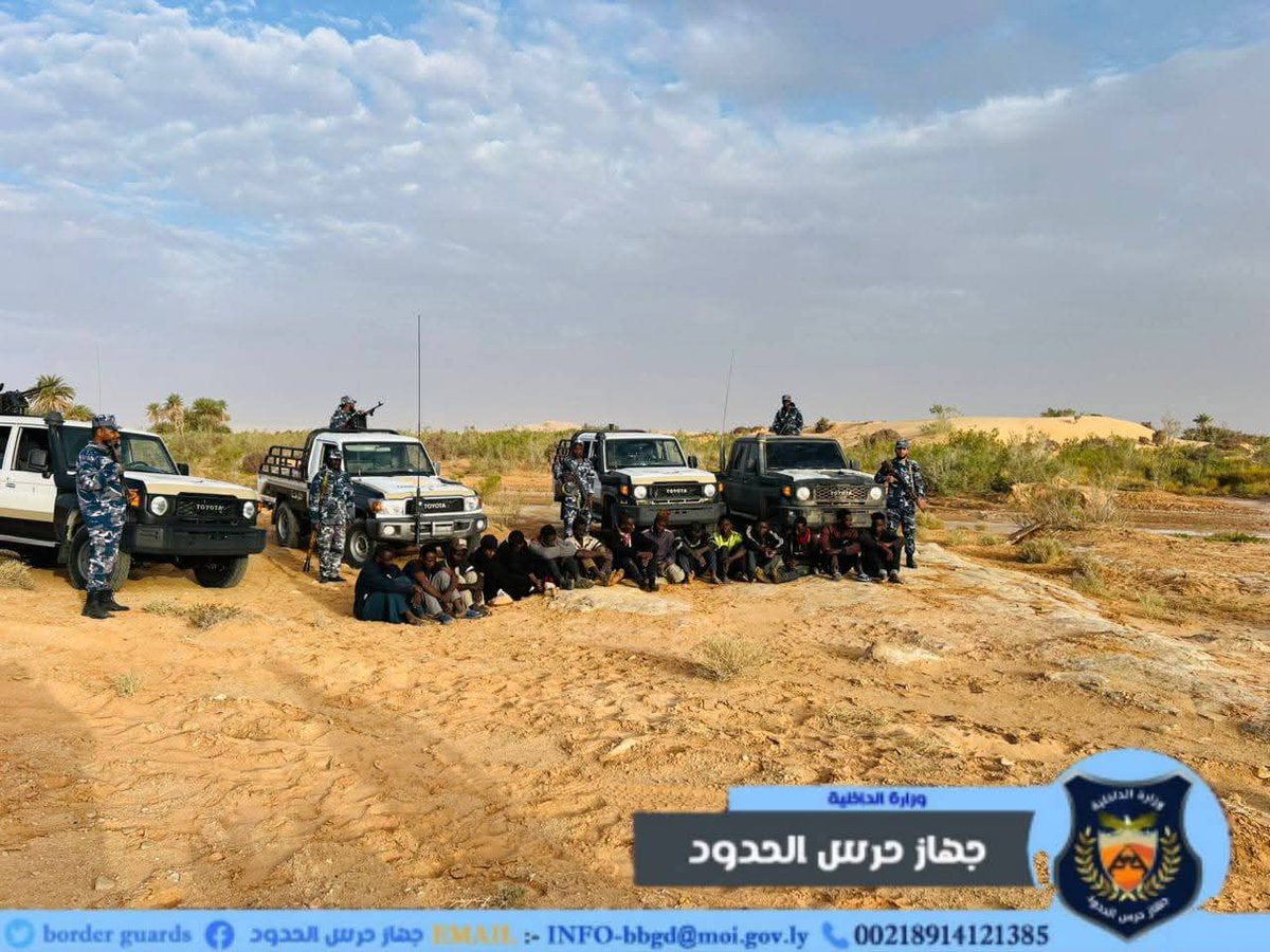 rgowans's tweet image. 1/2 #Libya 01.05.26 - Libyan Border Guard (MoI) during desert patrols in Al-Qurayyat Security Sector apprehended 19 undocumented #migrants of different sub-Saharan nationalities. All transferred to LBG HQ pending DCIM notification. #migrantcrisis #DontTakeToTheSea #seenotrettung