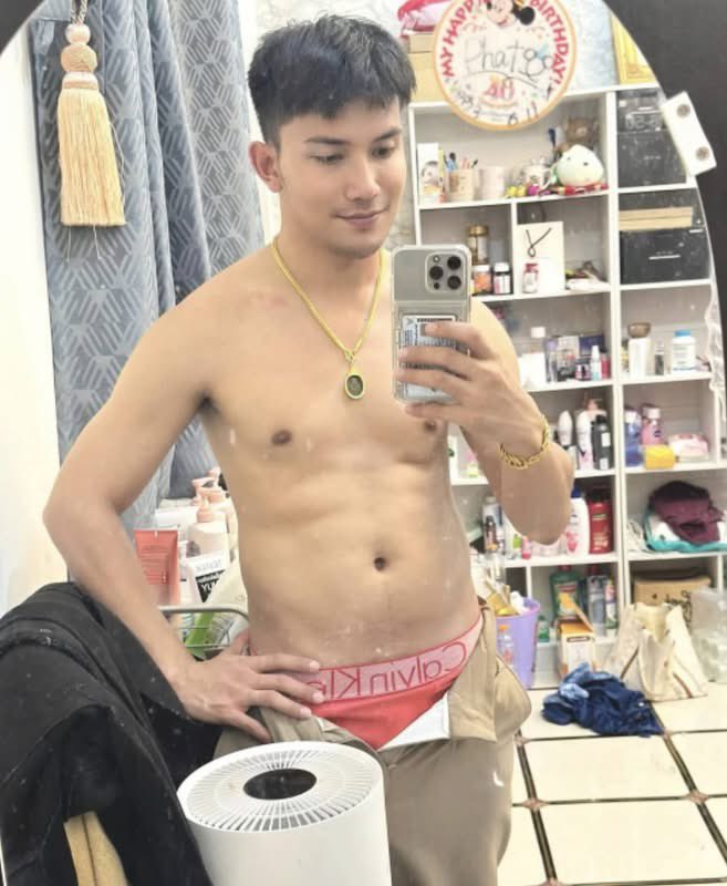 ผู้เสว tweet media