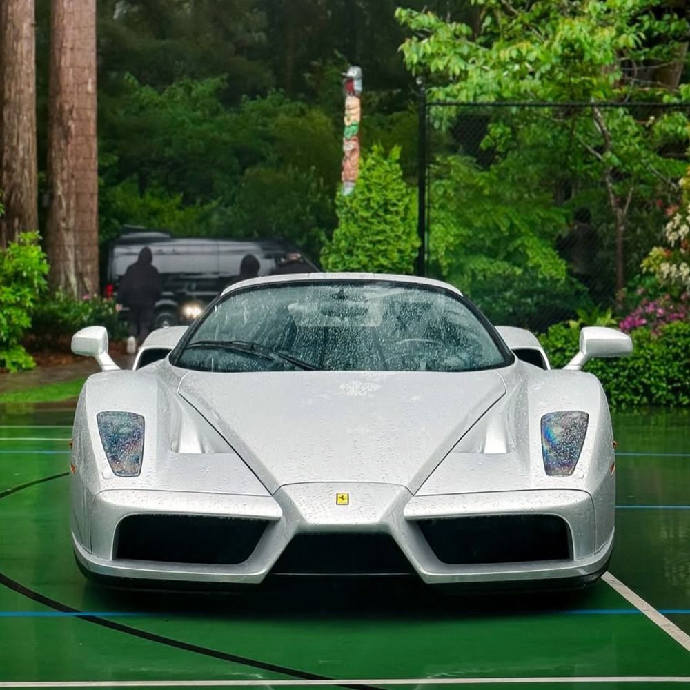 Retromania4ever's tweet image. ✅⬜🟥 2003 #Ferrari Enzo finished in the rare exterior color Argento #Nürburgring.
6.0-liter V-12 engine producing 660 hp and accelerates from 0 to 100 km/h in 3.65 seconds. 
(limited production of 399 units)