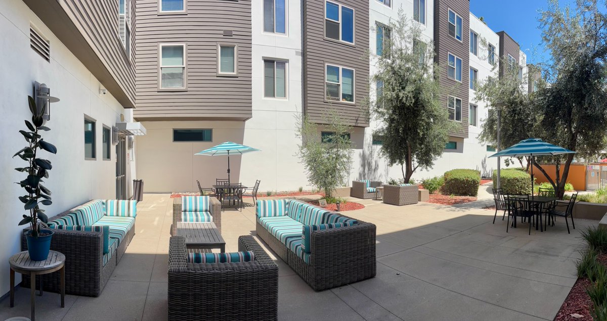 TheDaumier's tweet image. Fresh air, open space, and your new favorite study spot 🌿✨
#GraduateLiving #StudentLife #Pomona