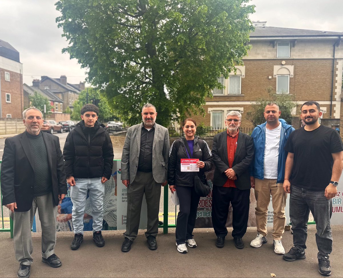 ajdao's tweet image. Special thanks to the amazing reps from the Said Nursi mosque for giving me a helping hand in Northumberland Park today 🙏🌹

@HaringeyLabour 

#VoteLabour May 7 🌹