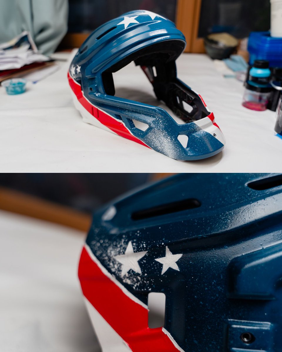 nickjjackson's tweet image. It's been almost a year since I took on this rather fun out of the box helmet paint job. Now, this being something that I have never done before, I was a bit apprehensive about trying it. I think it turned out great!

#customhelmet #helmet #helmetart #softball